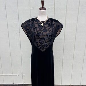 Jeffrey & Dara Evenings by Tom Bara Black Velvet Floral Dress Size 10